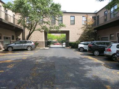 Main picture of 400 N Racine Ave