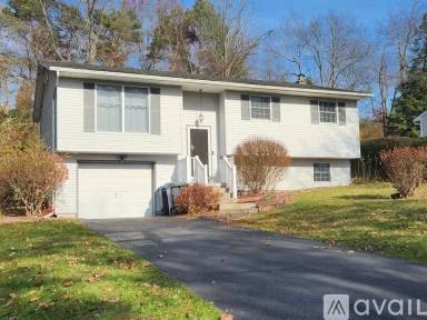 Main picture of 7 Ridgehaven Dr