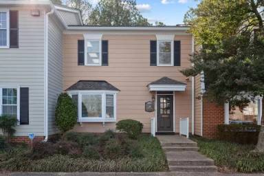 Main picture of 1217 Mall Dr