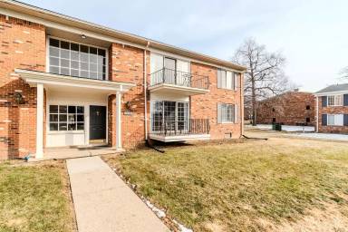Main picture of 474 Fox Hills Dr N