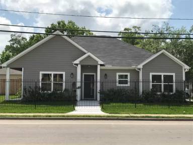 Main picture of 6701 Paris St