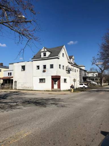 Main picture of 111 1/2 Virginia St