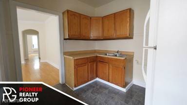 Main picture of 3933 N Janssen Ave