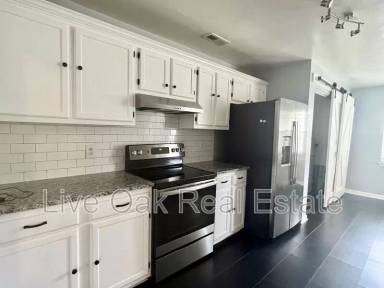 Main picture of 943 Chigwell Rd