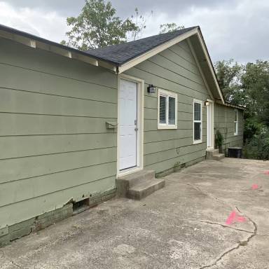 Main picture of 102 S Hickory St