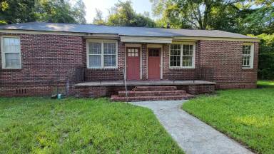 Main picture of 5 Woodlawn Ct
