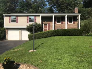 Main picture of 4042 Willow Run Dr