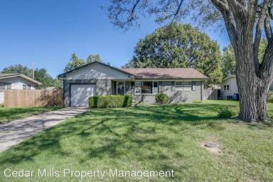 Main picture of 860 N Brownthrush Ln