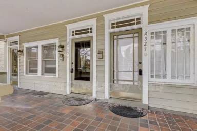 Main picture of 2303 College St