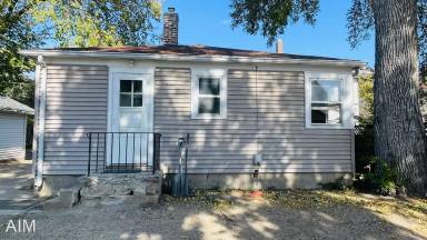 Main picture of 212 8th Ave NE