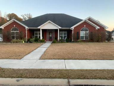 Main picture of 1000 White Oak Cir