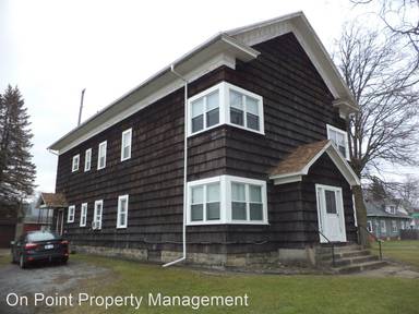 Main picture of 305 1/2 School St