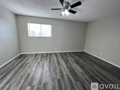 Main picture of 212 Sam Houston Dr