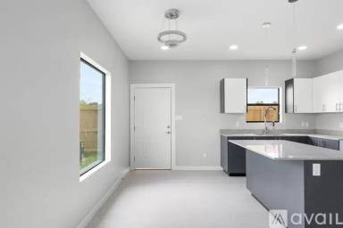 Main picture of 2020 Summerland Ln