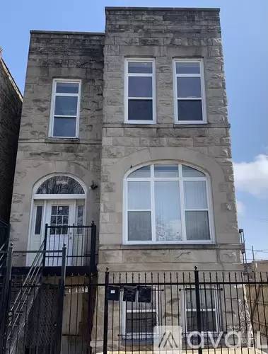 Main picture of 1137 S Whipple St