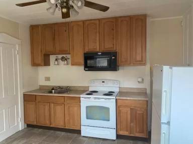Main picture of 450 N Queen St