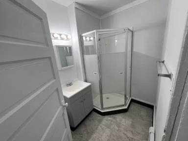 Main picture of 34 N Earl St