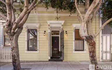 Main picture of 217 Laussat St