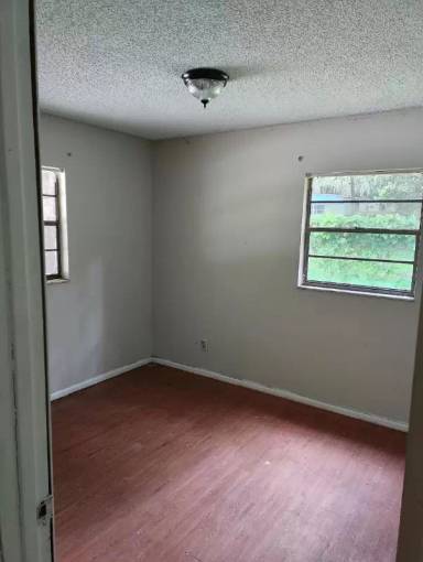 Main picture of 2558 N Country Road 470
