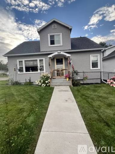 Main picture of 719 Market St