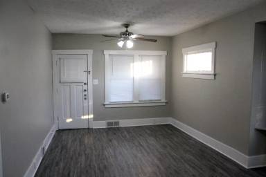 Main picture of 1422 N Broadwell Ave