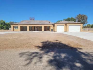 Main picture of 1835 E Cottonwood Ln