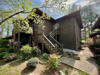 Main picture of 580 Courtwood Ln