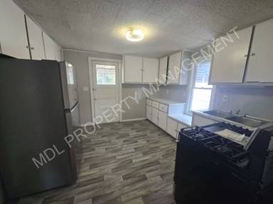 Main picture of 402 Wellington St
