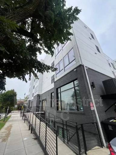 Main picture of 1102 Staples St NE