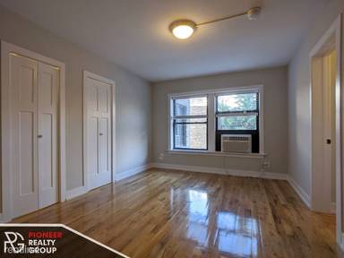 Main picture of 550 W Arlington Pl Apartments