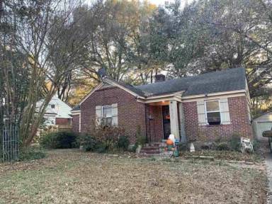 Main picture of 1027 Waring Rd