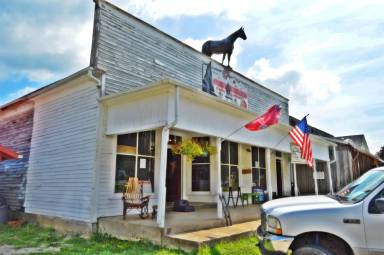 Main picture of 8713 Highway 19 E