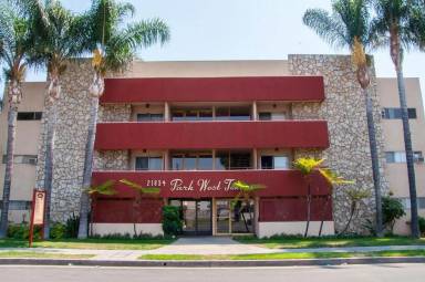 Main picture of 21834 Roscoe Blvd