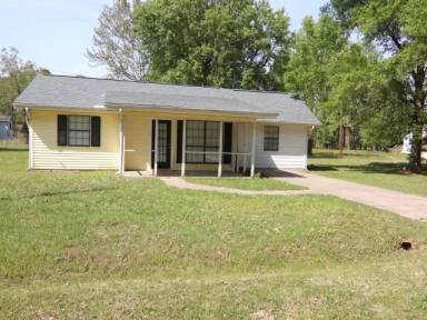 Main picture of 105 Lumberton Dr