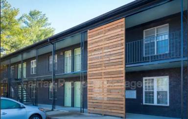 Main picture of 1011 Burke St