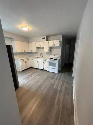 Main picture of 76 Pine St