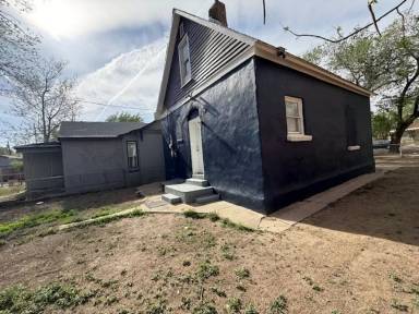 Main picture of 716 E 2nd St