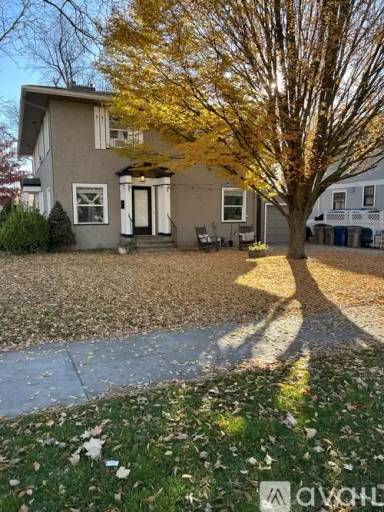 Main picture of 1701 W Resseguie St