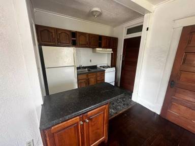Main picture of 114 S 12th St