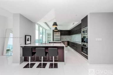Main picture of 900 Biscayne Bay Condos