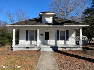 Main picture of 320 Hillandale St NE