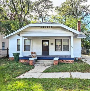 Main picture of 2030 E 3rd St
