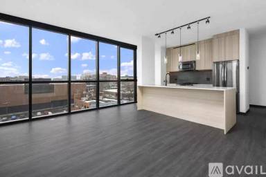 Main picture of 1390 W Randolph St