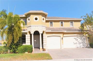 Main picture of 8765 SW 208th St