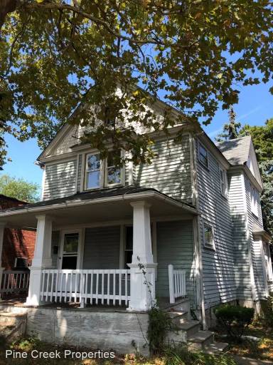Main picture of 17101 Grovewood Ave