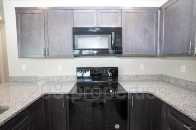 Main picture of 443 N 2nd Ave N