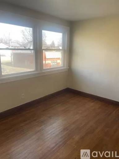 Main picture of 117 W Jefferson St