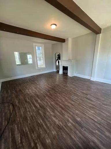 Main picture of 101 S Walnut St