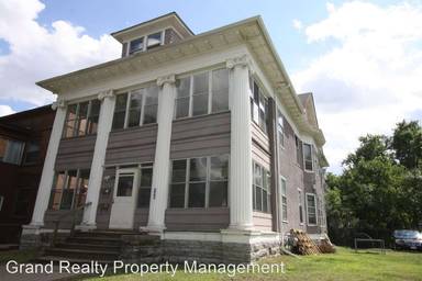 Main picture of 504 University Ave SE