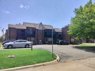 Main picture of 320 E Edwards St